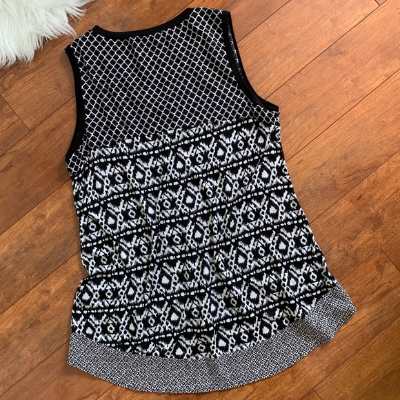 B.L.U.E. Black/White Print Sleeveless V-Neck Top-S - Picture 10 of 10